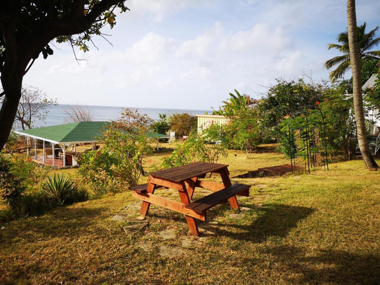 Green Roof Inn Hillsborough (Carriacou Island) Exterior foto
