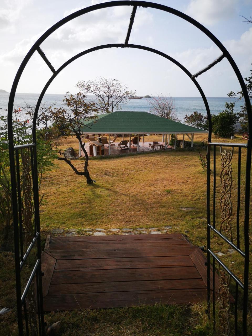 Green Roof Inn Hillsborough (Carriacou Island) Exterior foto